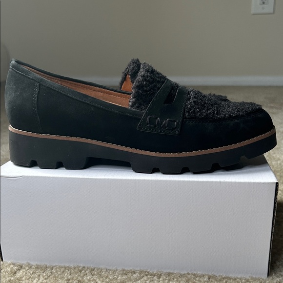 Vionic Cheryl Faux Fur Black Loafers - Picture 6 of 9